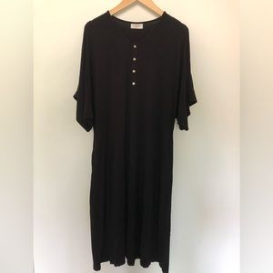 Dwell & Slumber caftan in onyx (black).